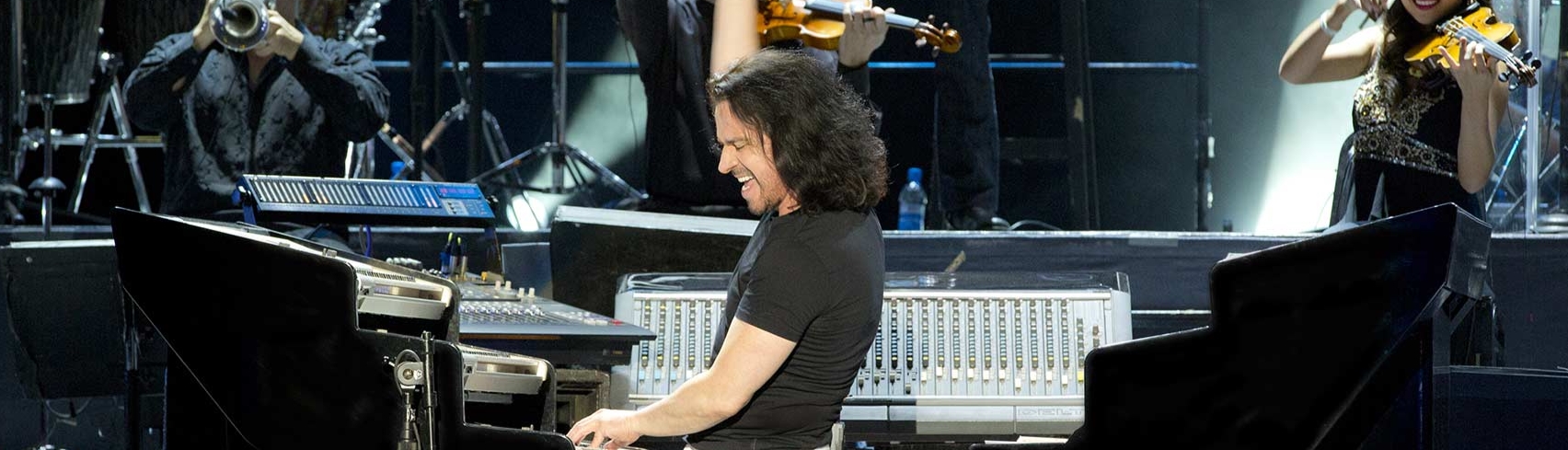 Los músicos de Yanni y las Melodías de Yanni: La música clásica contemporánea en su máximo esplendor