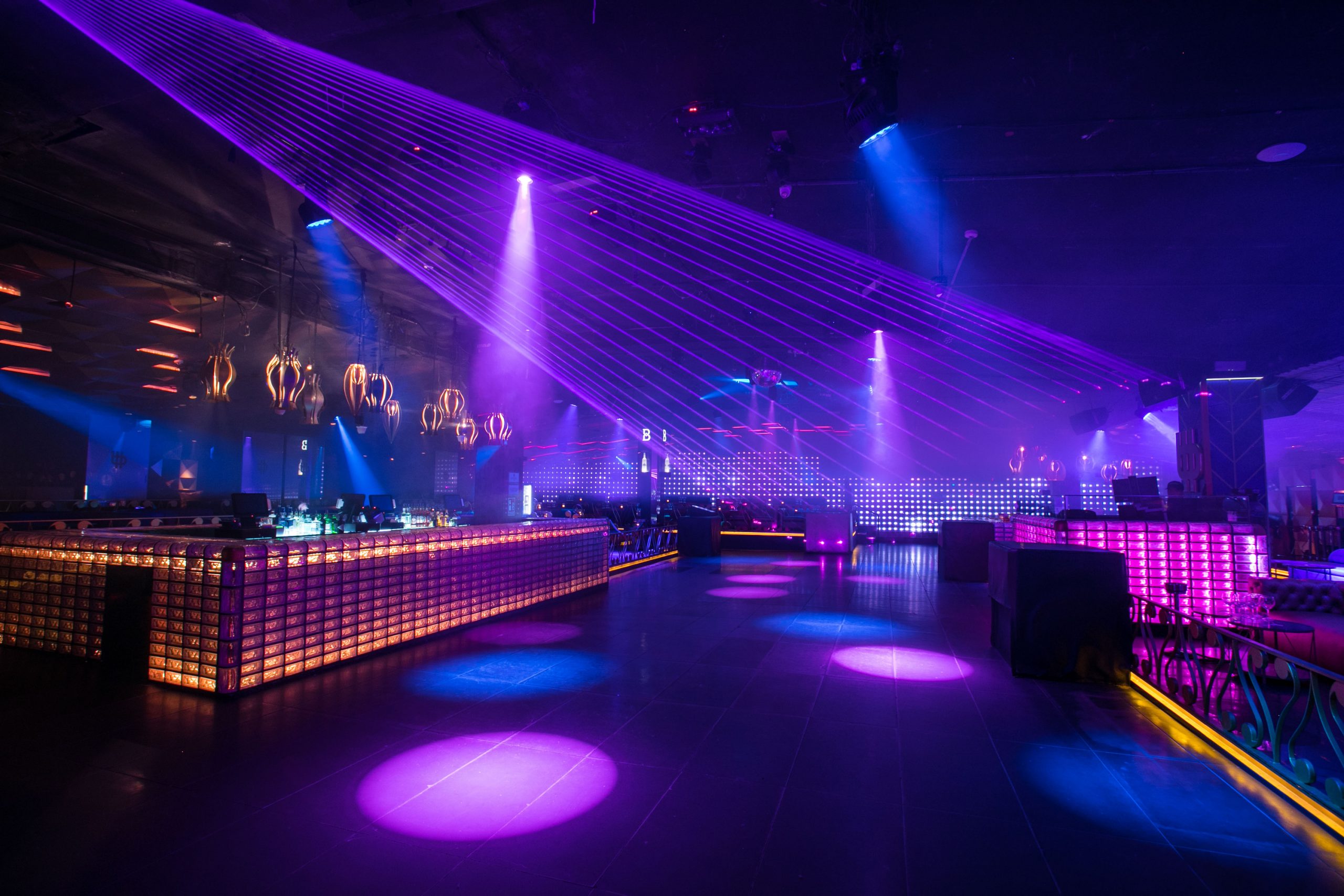 Las discotecas con la mejor música reggeaton en España 1 image scaled